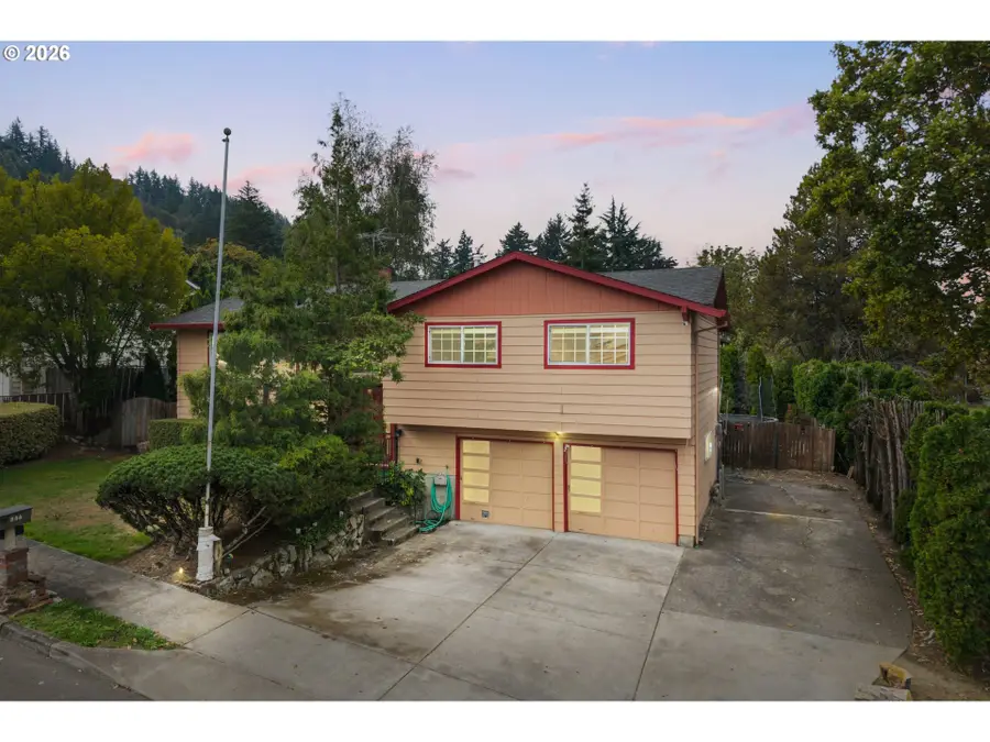 586 SW 6th St, Gresham, OR 97080 - #3