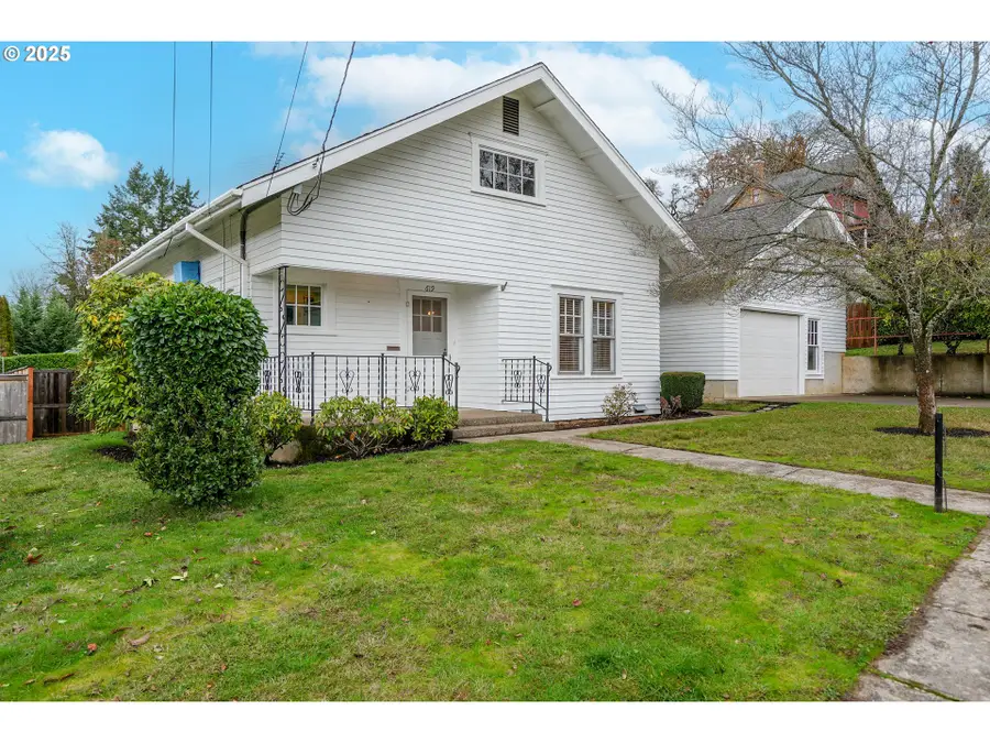 619 B St, Silverton, OR 97381 - Image #2