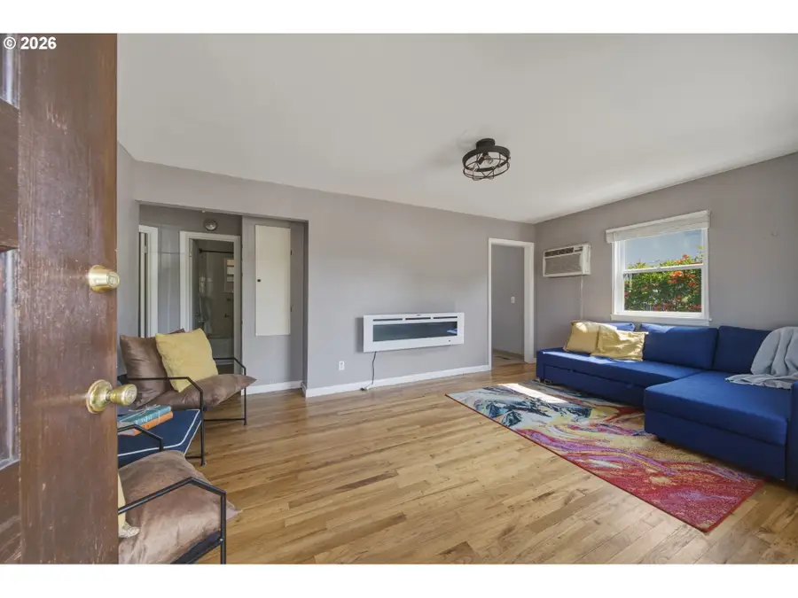 11005 NE Schuyler St, Portland, OR 97220 - #2