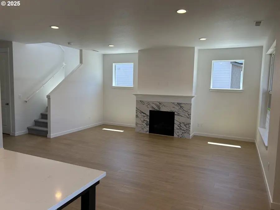 750 Magnolia Ave, Woodburn, OR 97071 - #3