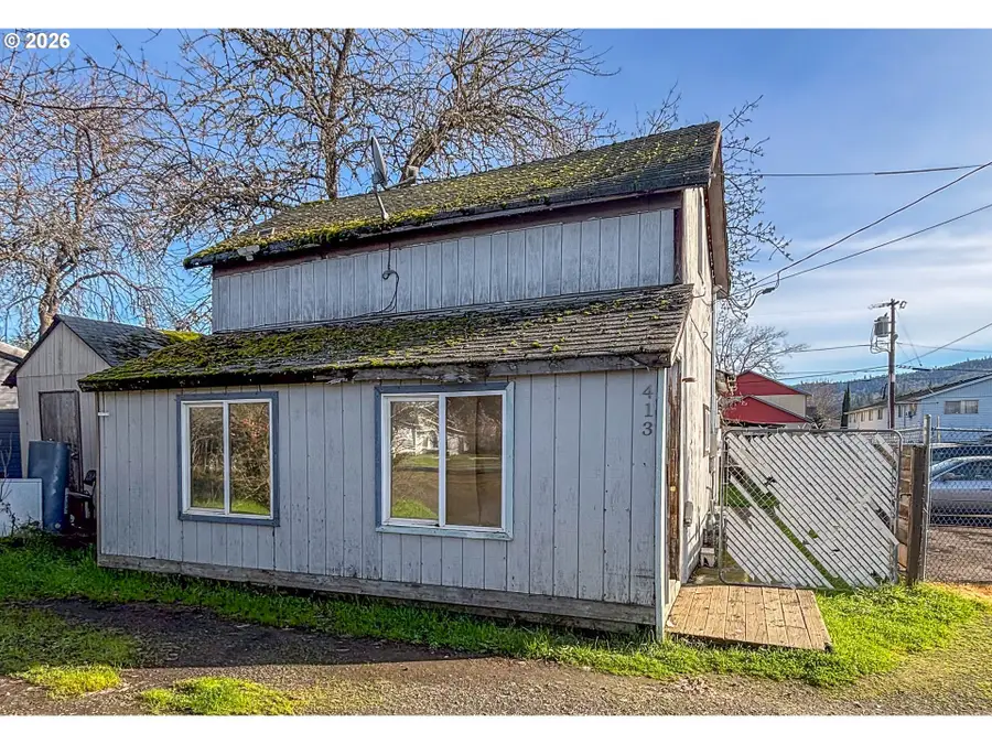 413 NE Nash St, Roseburg, OR 97470 - #2