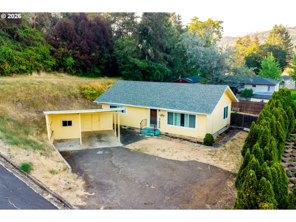 2118 SE Chinaberry Ave, Roseburg, OR 97470