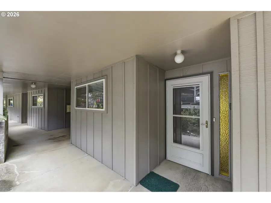 290 N 3rd Ct #7, Coos Bay, OR 97420 - #2