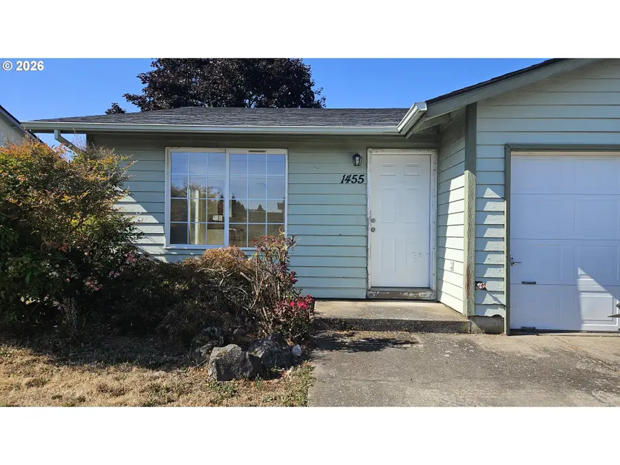 1453 W Locust St, Stayton, OR 97383 - #3
