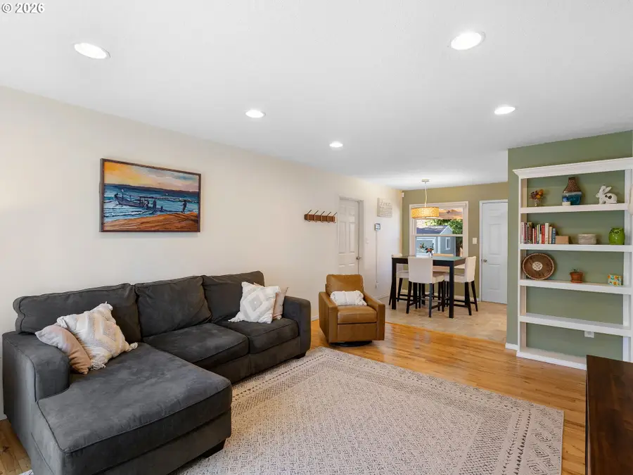 10233 N Tyler Ave, Portland, OR 97203 - Image #3