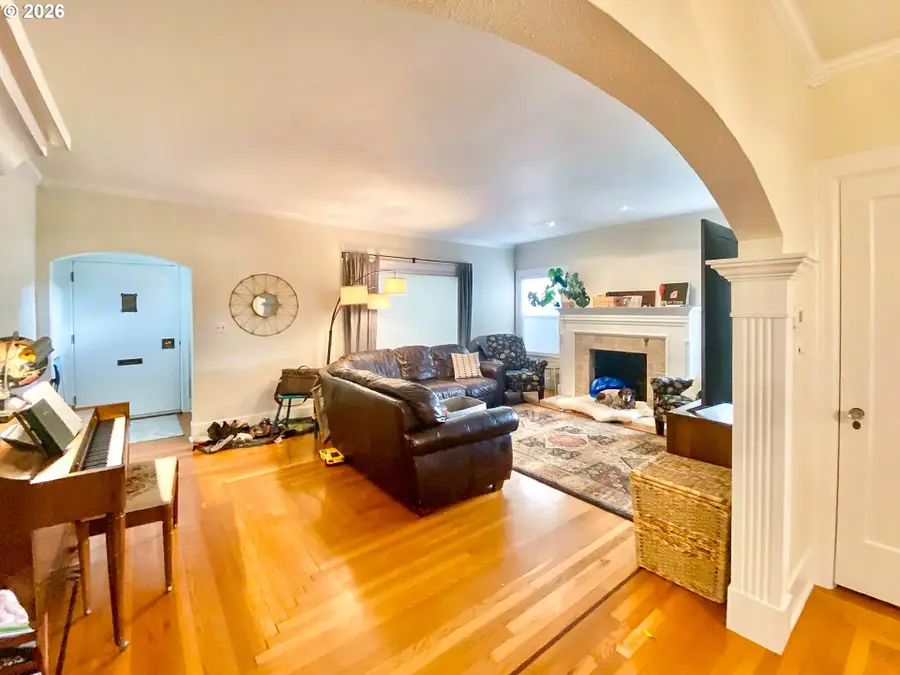 342 W Chapman Ave, Roseburg, OR 97470 - #3