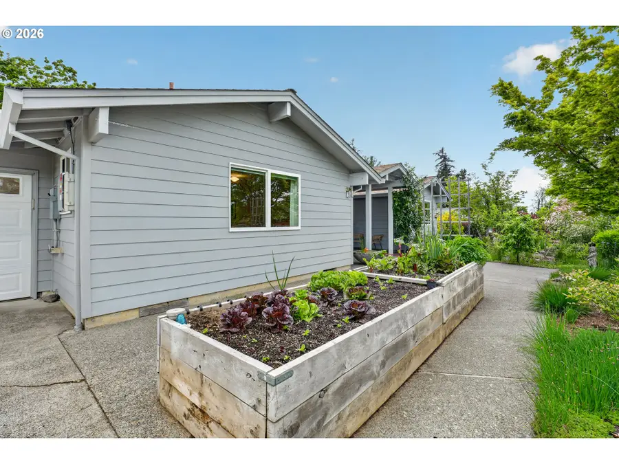 1445 NE Country Club Ave, Gresham, OR 97030 - #3
