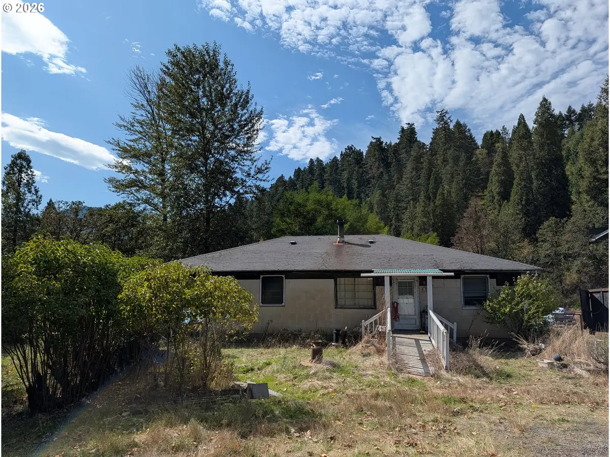 76526 W 2nd St, Oakridge, OR 97463 - #1