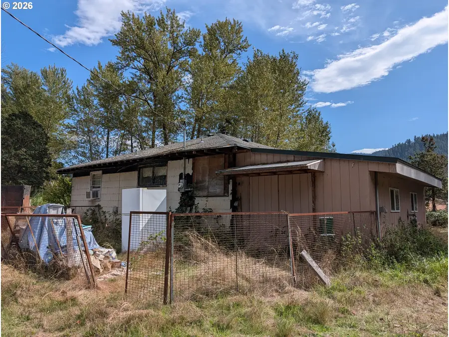 76526 W 2nd St, Oakridge, OR 97463 - #3