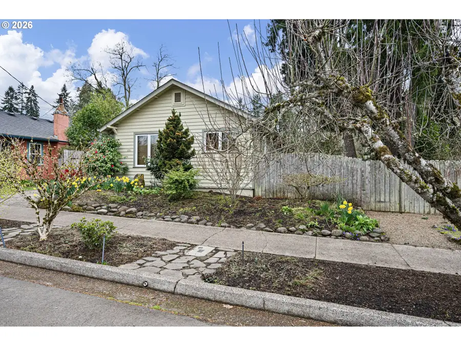 1350 E 25th Ave, Eugene, OR 97403 - #3