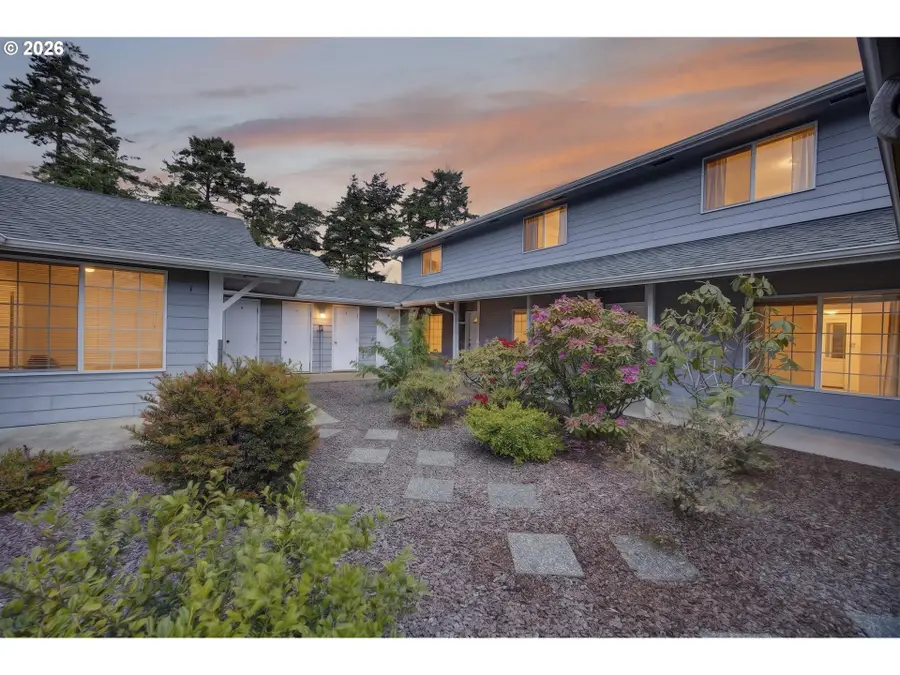 1150 Hemlock St #B8, Florence, OR 97439 - #2
