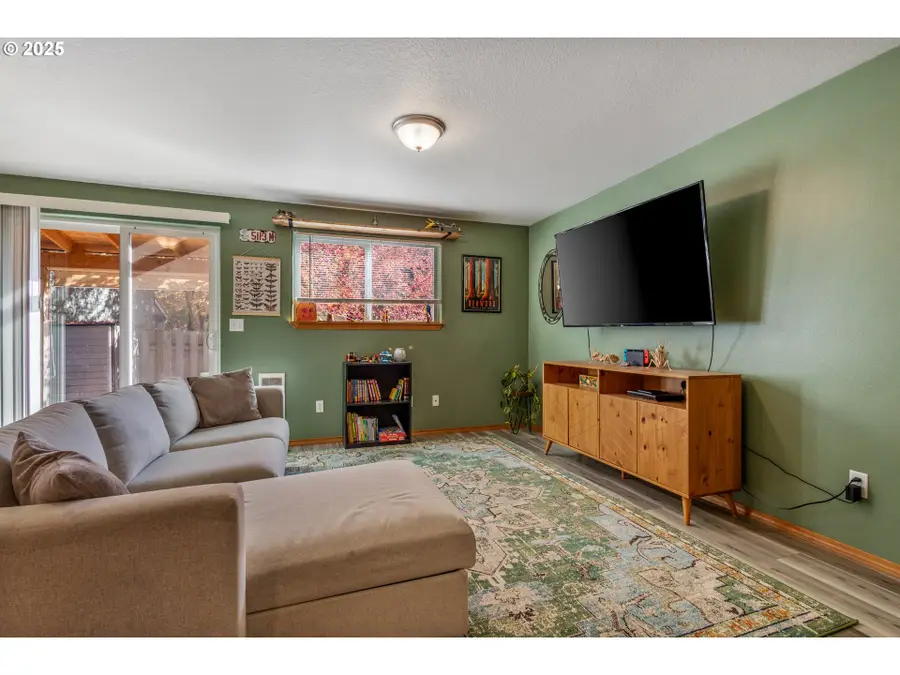 492 S Donna Dr, Newberg, OR 97132 - #3