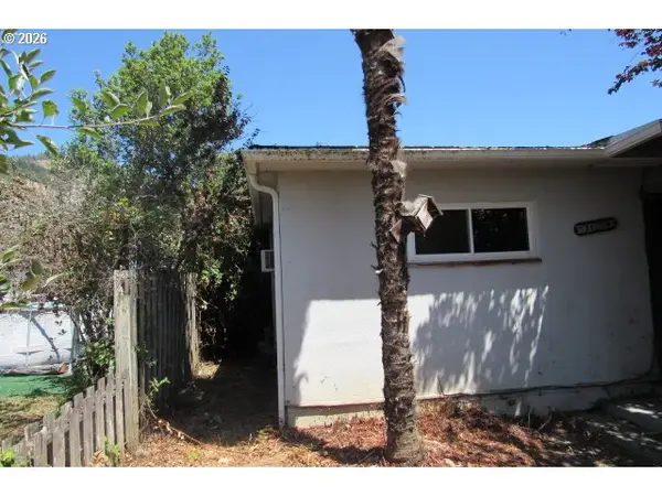413 NE Johnson St, MyrtleCreek, OR 97457