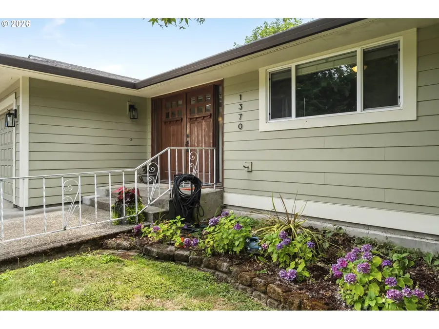 1370 SE Eastwood Ct, Milwaukie, OR 97267 - #3