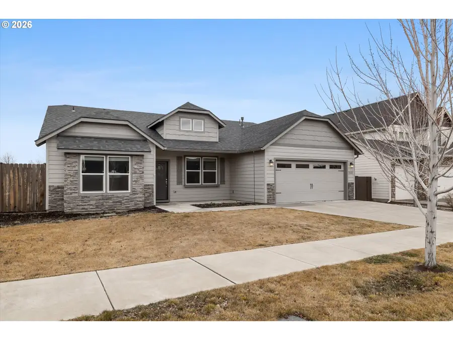 2433 NW Hazelwood Ave, Redmond, OR 97756 - #2