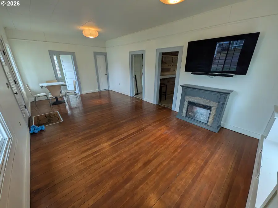 1327 Ash Ave, Cottage Grove, OR 97424 - #3