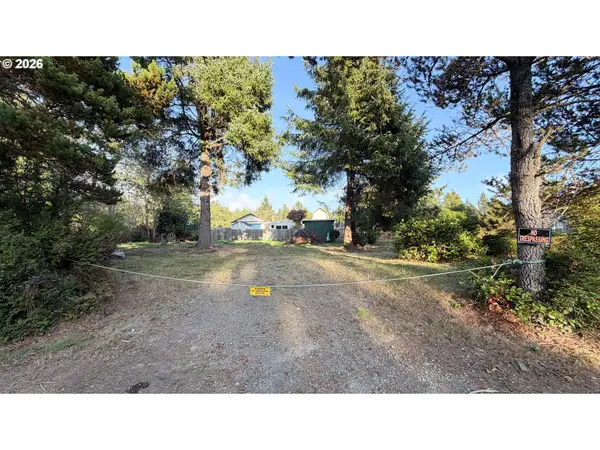 27510 Q Ln, OceanPark, WA 98640