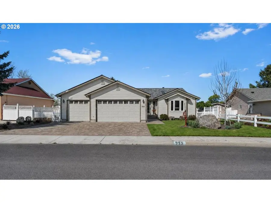 222 SW Meadow Lakes Dr, Prineville, OR 97754 - #3