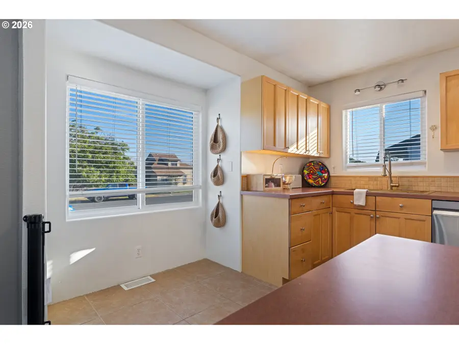 1720 E 9th St, The Dalles, OR 97058 - #2