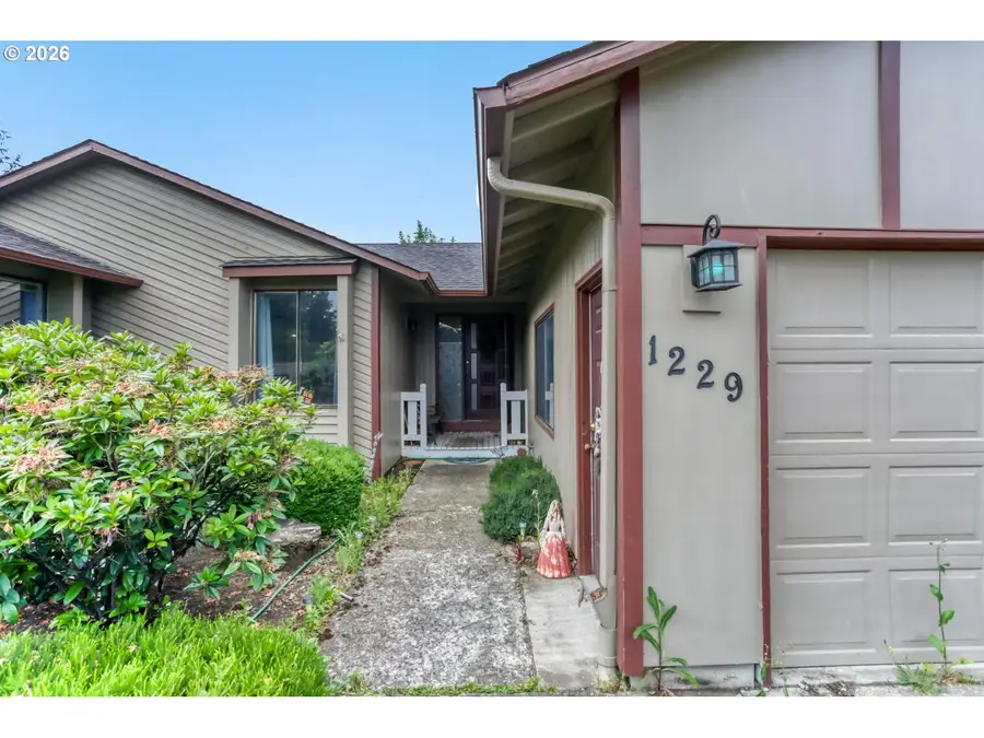 1229 SE 26th St, Troutdale, OR 97060 - #3