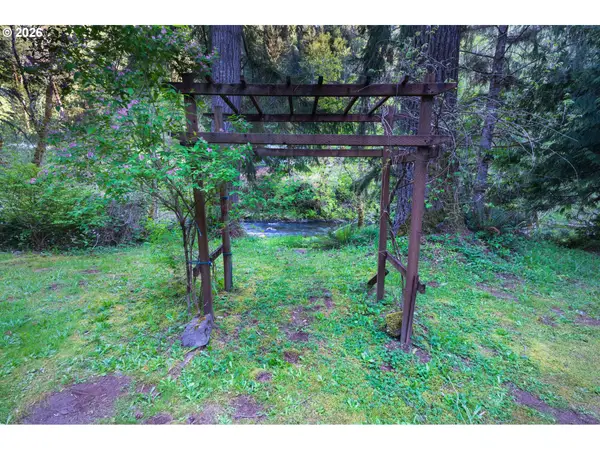 8214 Rose Valley Rd, Kelso, WA 98626