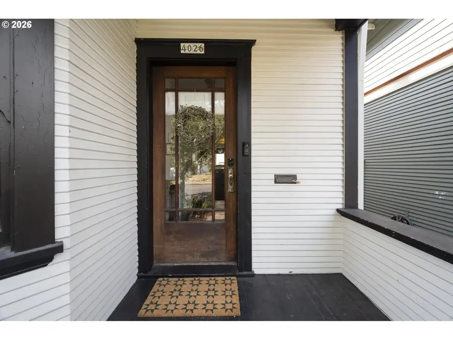 4026 SE Caruthers St, Portland, OR 97214 - #3