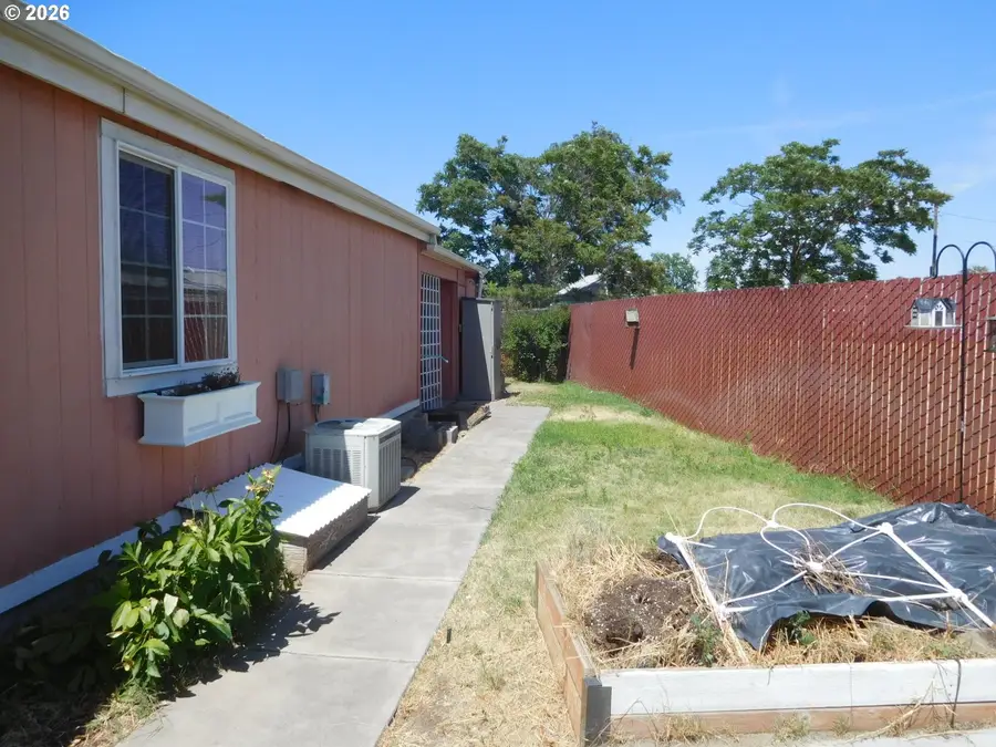 910 Cowl St #14, Milton Freewater, OR 97862 - #2