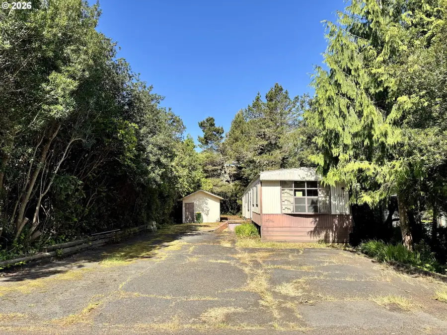 1600 Rhododendron Dr #113, Florence, OR 97439 - #3