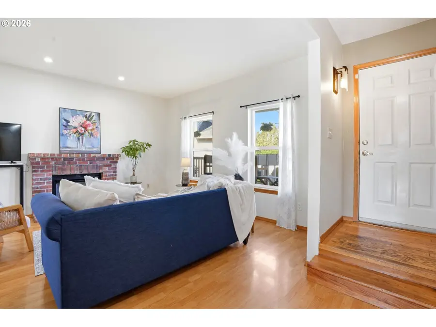 404 E Brandon Dr, Newberg, OR 97132 - #2