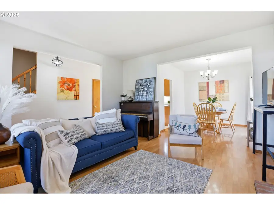 404 E Brandon Dr, Newberg, OR 97132 - #3