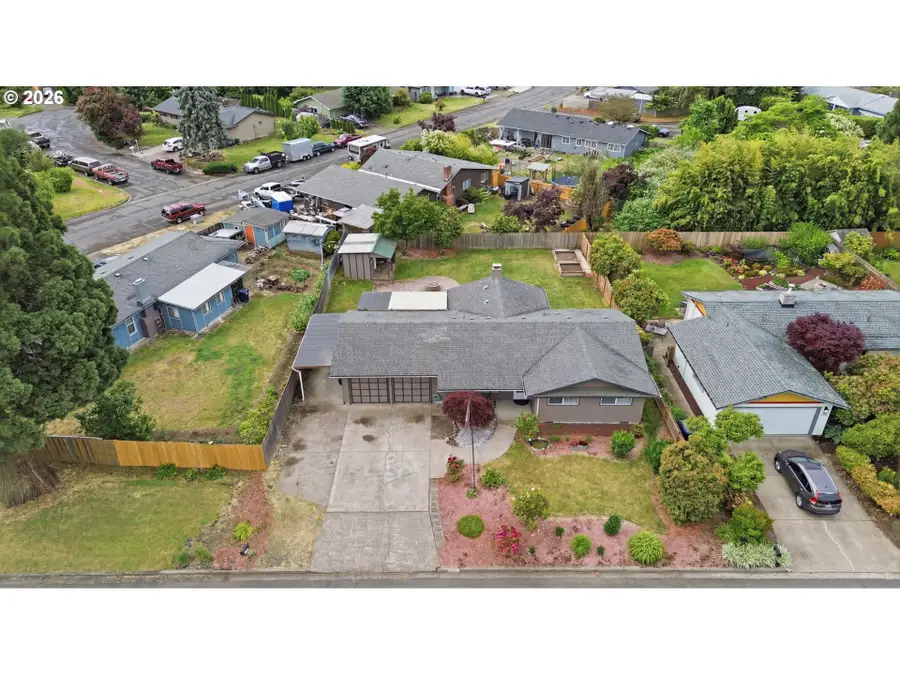 1082 Dondea St, Springfield, OR 97478 - #2