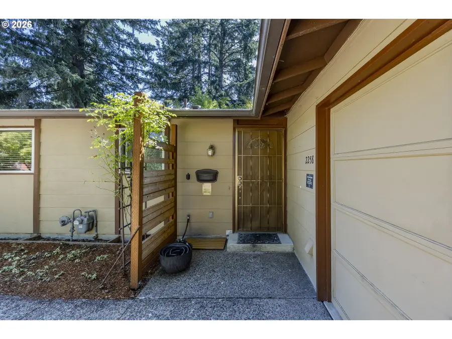 2258 Brittany St, Eugene, OR 97405 - #3