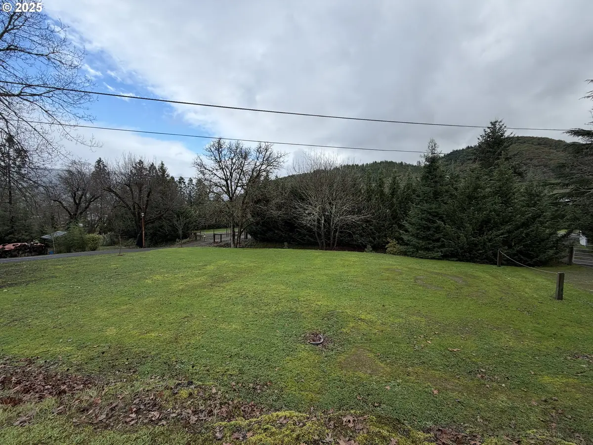 157 Crest Dr, Tri City, OR 97457 - Image #1