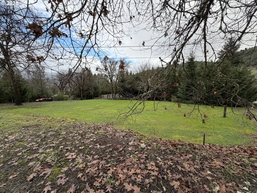 157 Crest Dr, Tri City, OR 97457 - Image #3