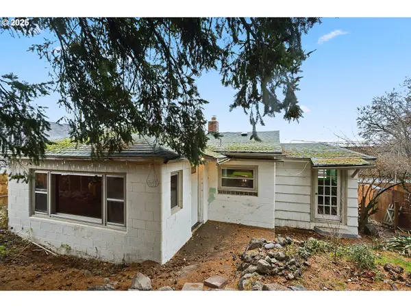 319 W 13th St, TheDalles, OR 97058