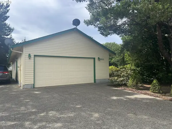 2022 40th St, Florence, OR 97439