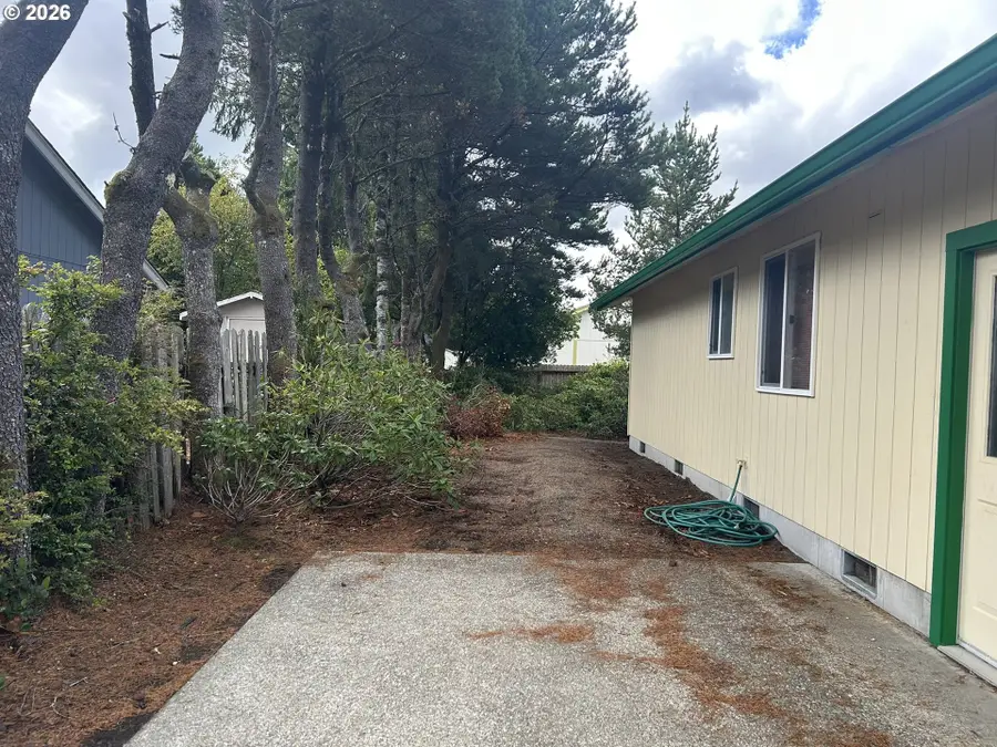 2022 40th St, Florence, OR 97439 - #3