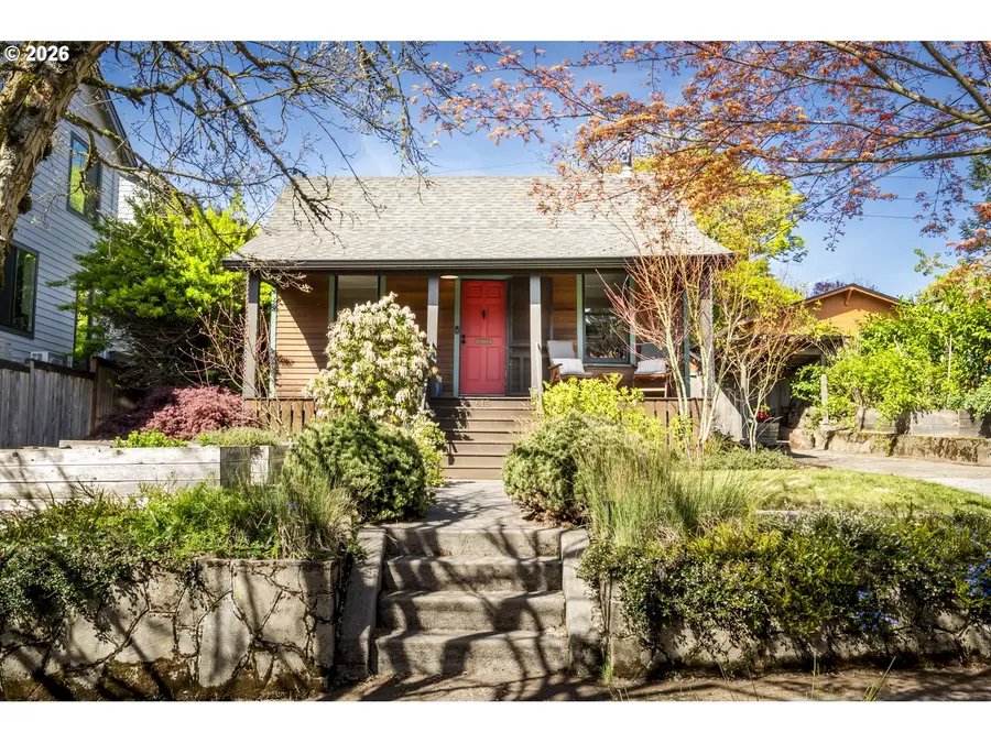 615 SE Spokane St, Portland, OR 97202 - #2