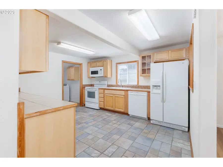561 W Olive St, Newport, OR 97365 - #2