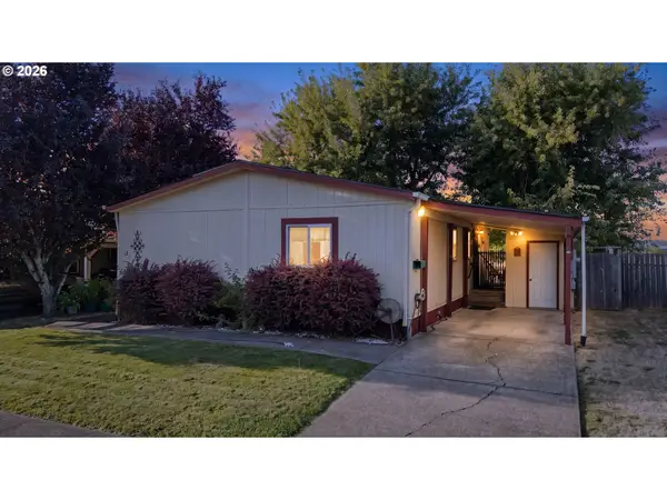 700 N Mill St #13, Creswell, OR 97426