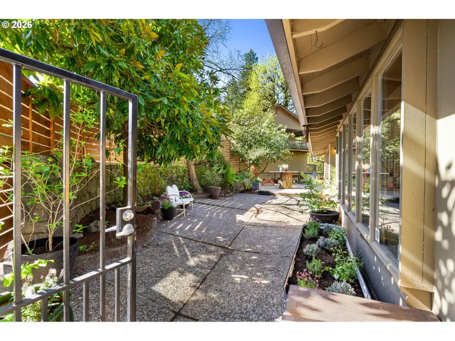 2637 SW Patton Ct, Portland, OR 97201 - #2