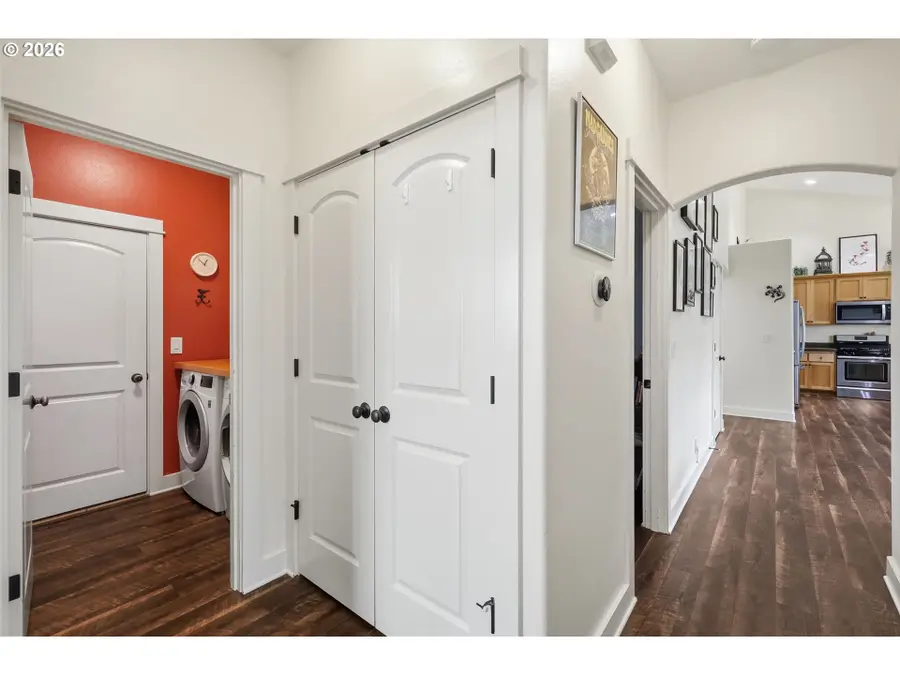 1076 S 40th Pl, Springfield, OR 97478 - #3