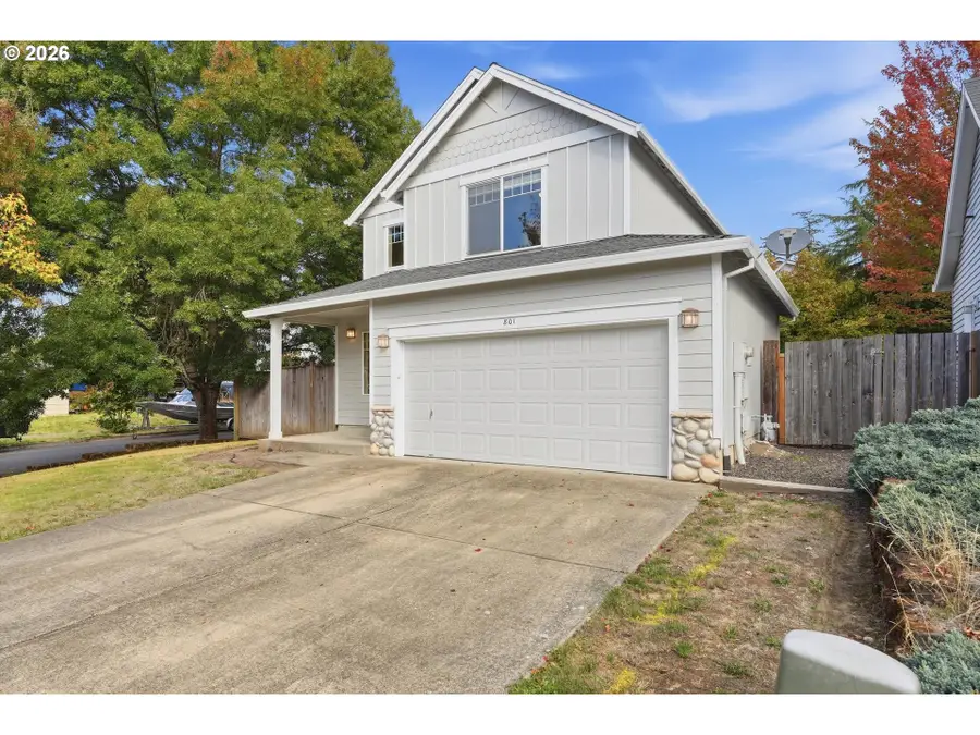 801 E Hilltop Dr, Newberg, OR 97132 - #3