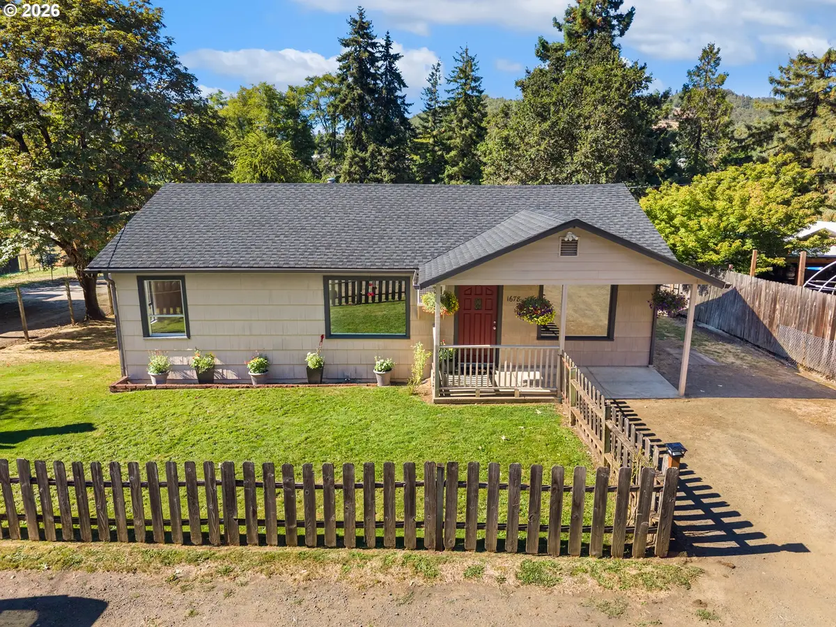 1678 SE Deer Creek Dr, Roseburg, OR 97470 - #1