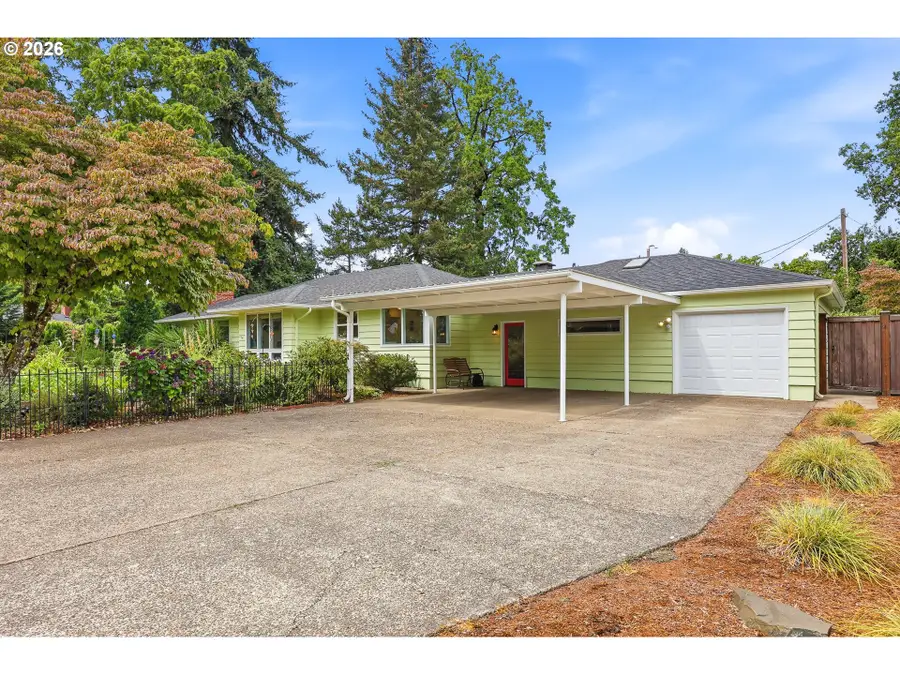595 Dartmoor Dr, Eugene, OR 97401 - #2