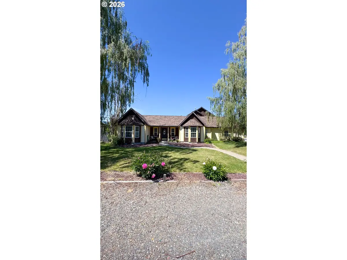 800 E St, Baker City, OR 97814 - #1