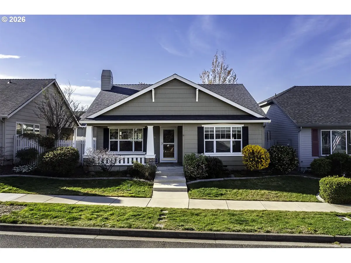 3350 Edgewater Dr, Medford, OR 97504 - #1