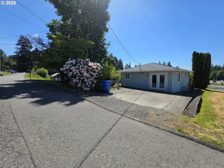 1206 Sunrise St, Kelso, WA 98626 - #2