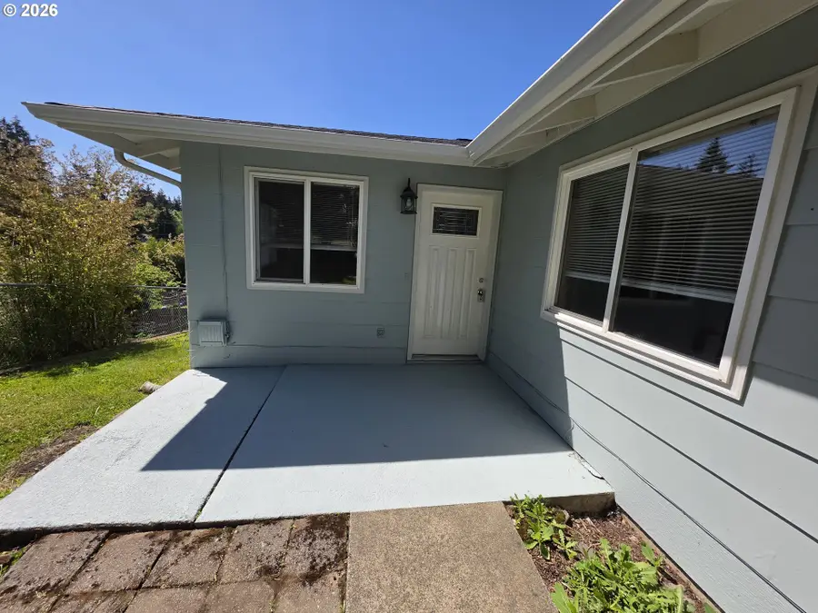 1206 Sunrise St, Kelso, WA 98626 - #3