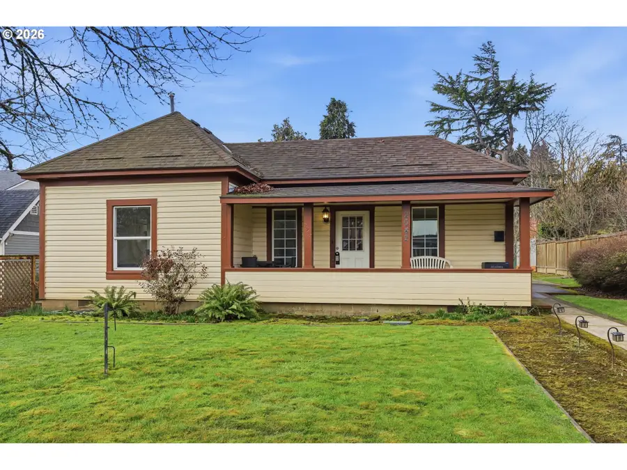 2042 Onyx St, Eugene, OR 97403 - #3